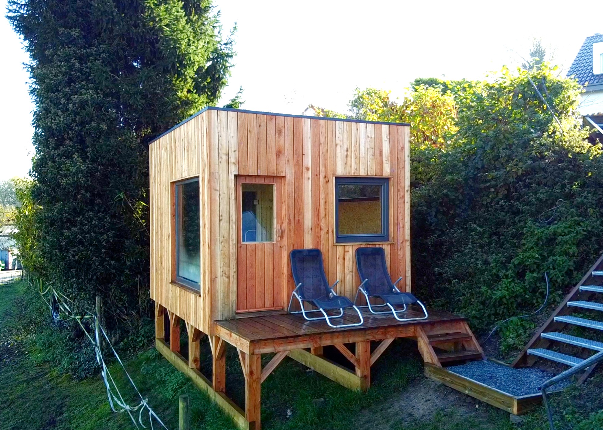Annexe et son sauna extérieur terrasse