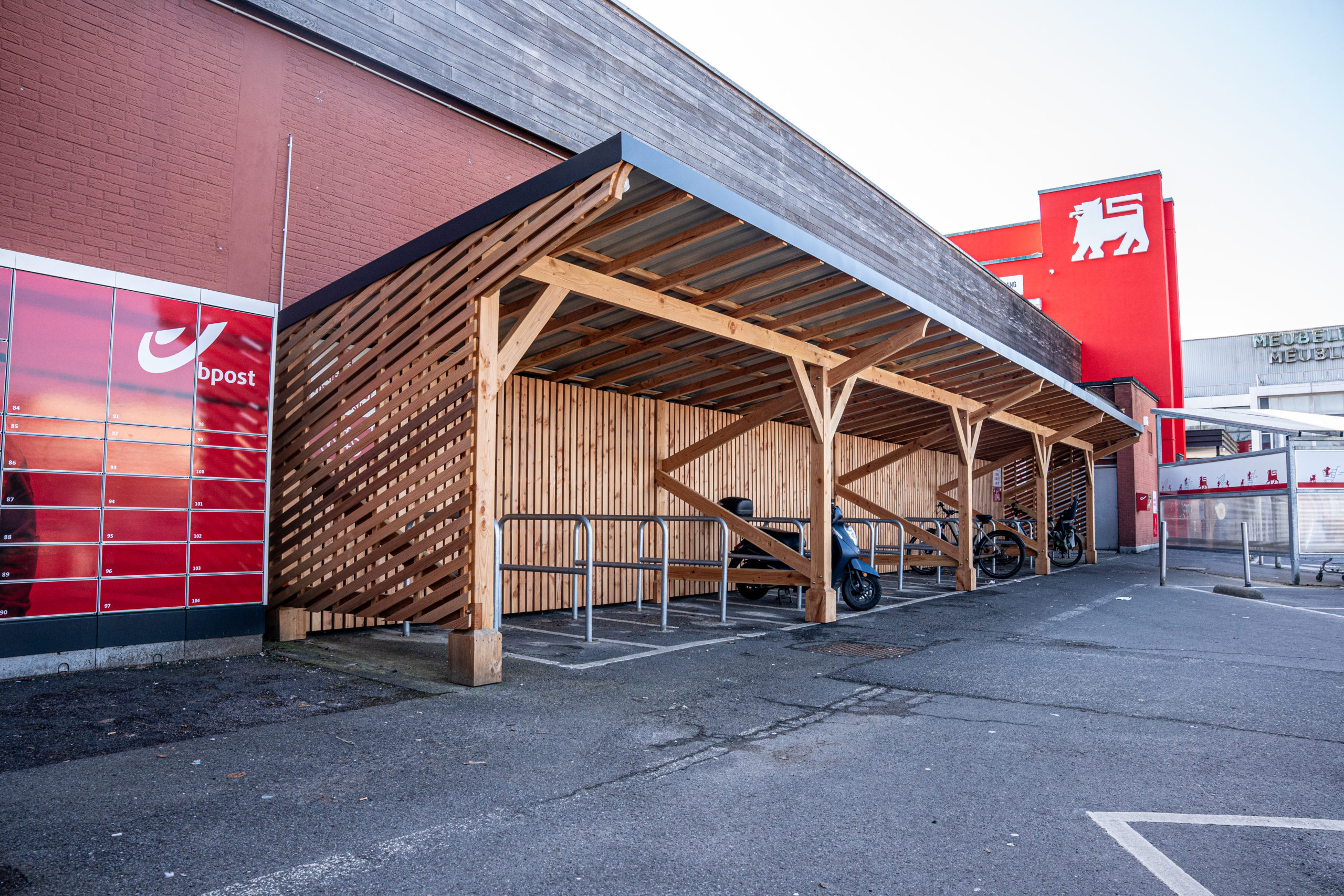 Abri vélos côté Abri vélos côté