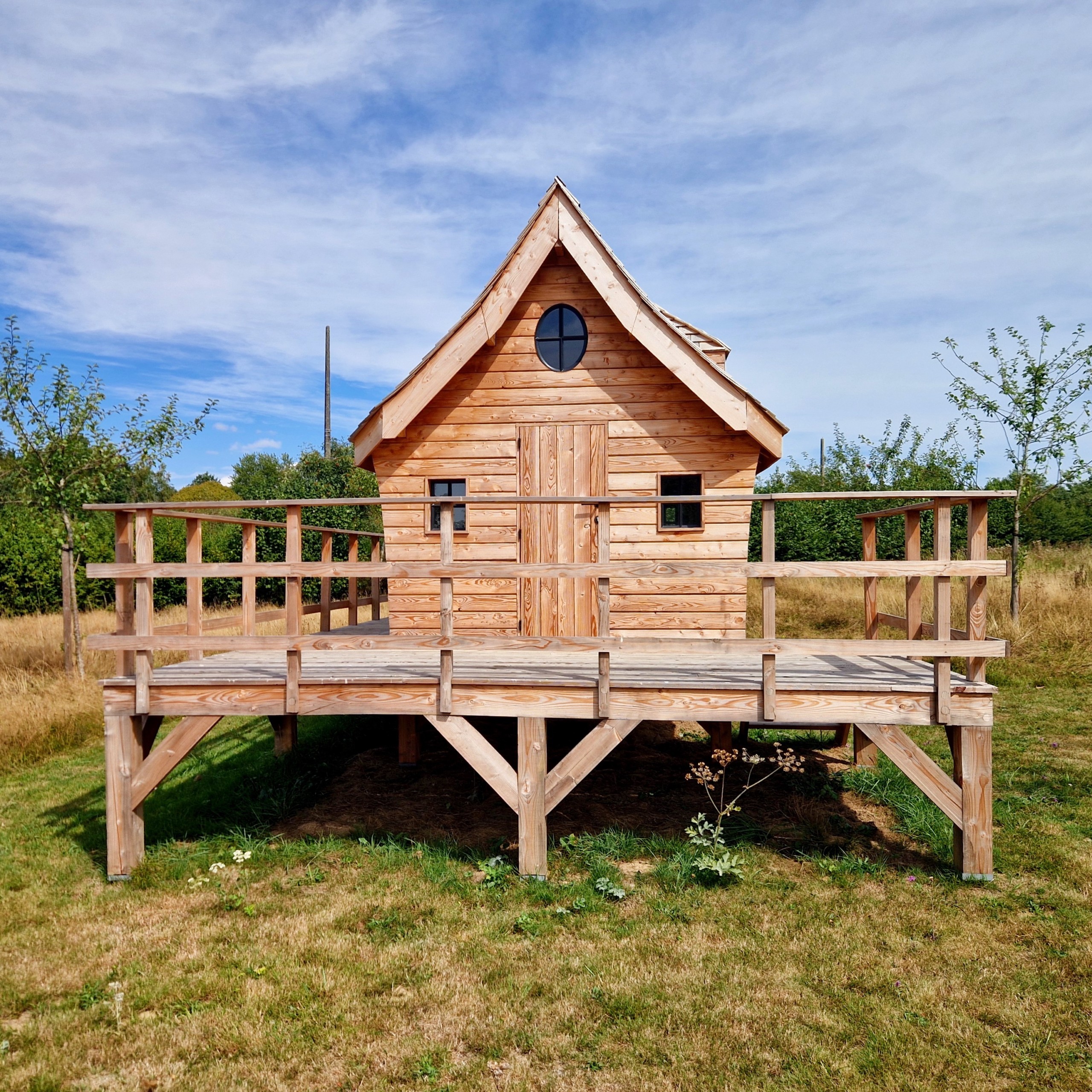 Cabane enchantée pour enfants terrasse