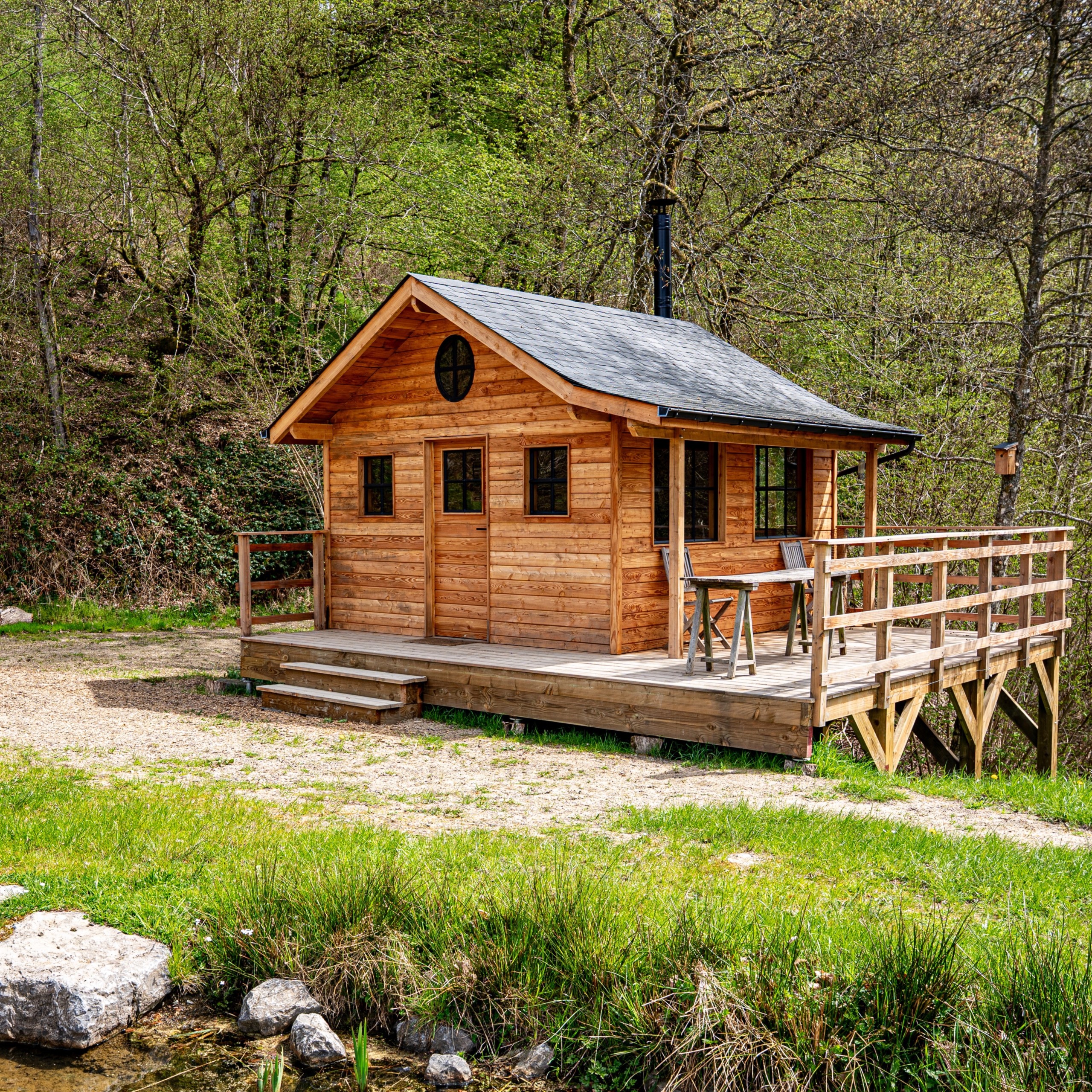 tiny house en bois sur mesure au bord de l'eau